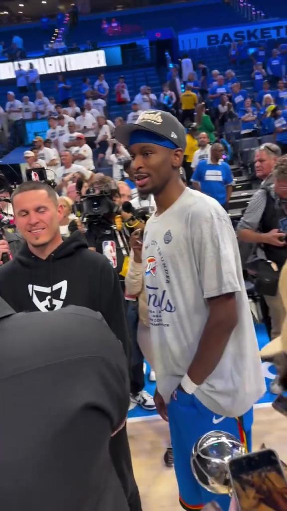 道理我都懂，但是為什么亞歷山大拿到MVP之后要掏襠